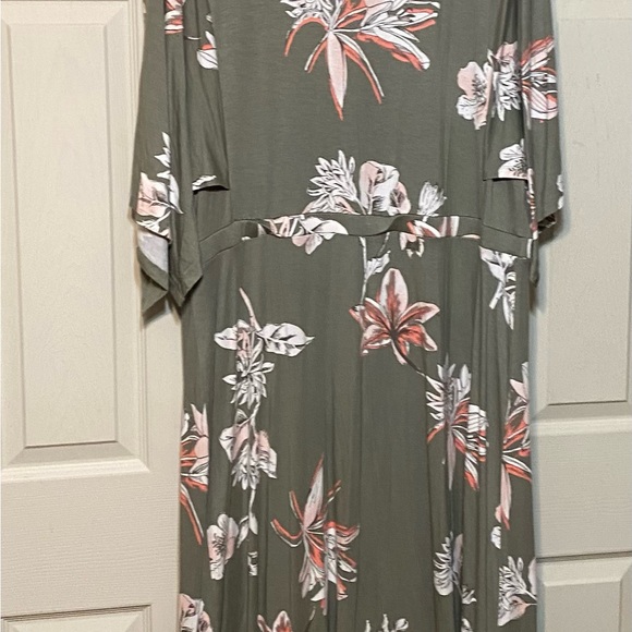 G Giuliana EcoLuxe Knit MAXI Dress Sage Green  Floral - Picture 2 of 4
